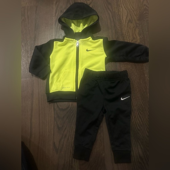 12 Month Nike Outfit - Picture 1 of 8
